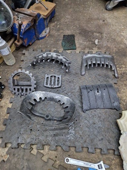 Internal parts after rust treatment and graphite coating